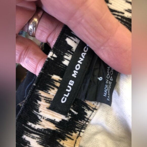 CLUB MONACO ANIMAL PRINT MINI SKIRT in size 6 - Picture 5 of 5